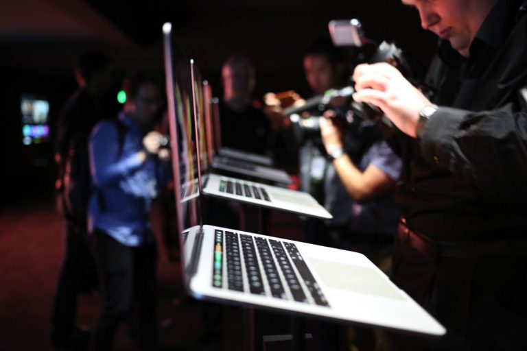 Sau thành công của Macbook Pro cũ,Apple giới thiệu MacBook Pro 2016