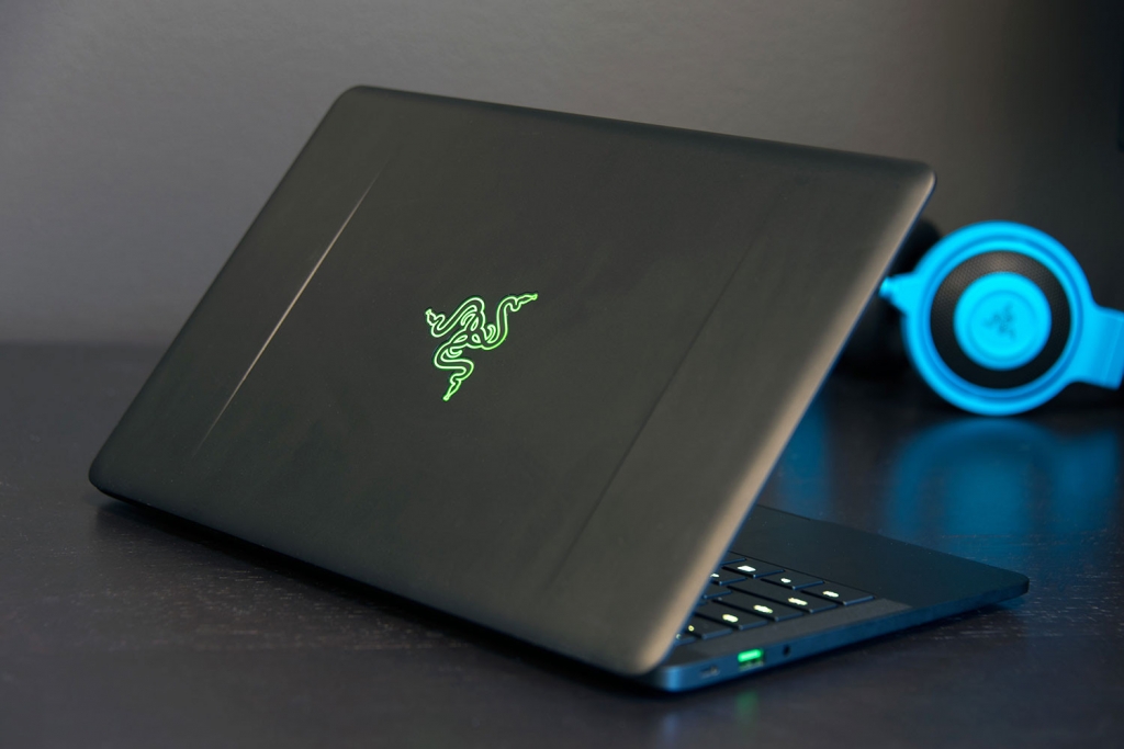 laptop ngang tầm với Macbook Pro 2016