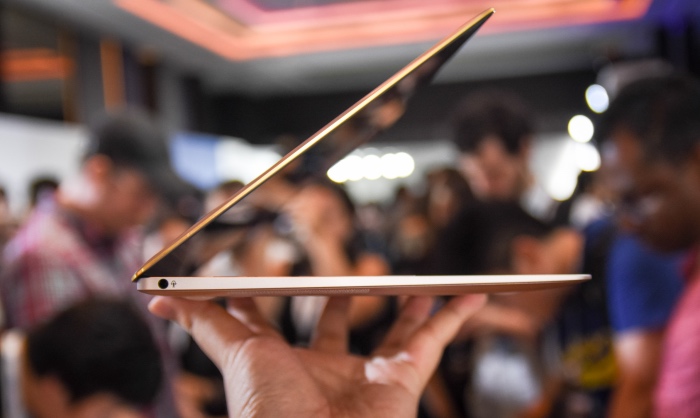 Asus ZenBook 3 sẽ cạnh tranh với Macbook Pro 2016 mới