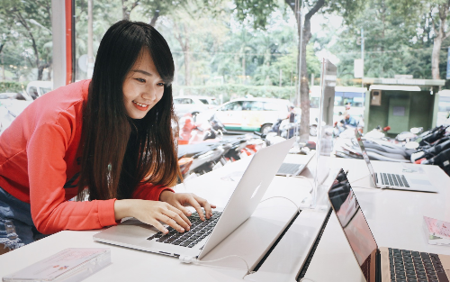 khu trải nghiệm Macbook cũ chính hãng chuẩn Apple