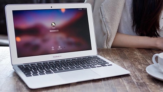 co-nen-mua-macbook-de-choi-game