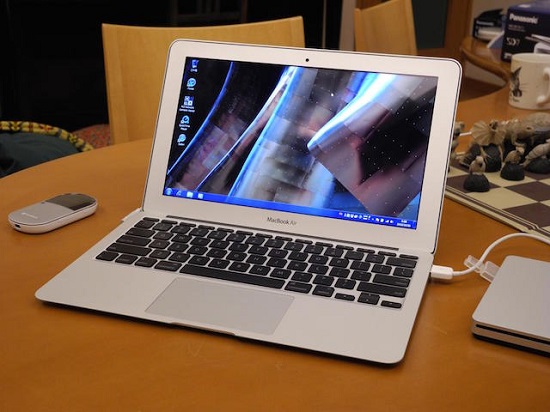 Microsoft tung ra laptop Surface siêu mỏng, chạy nhanh hơn Macbook Pro