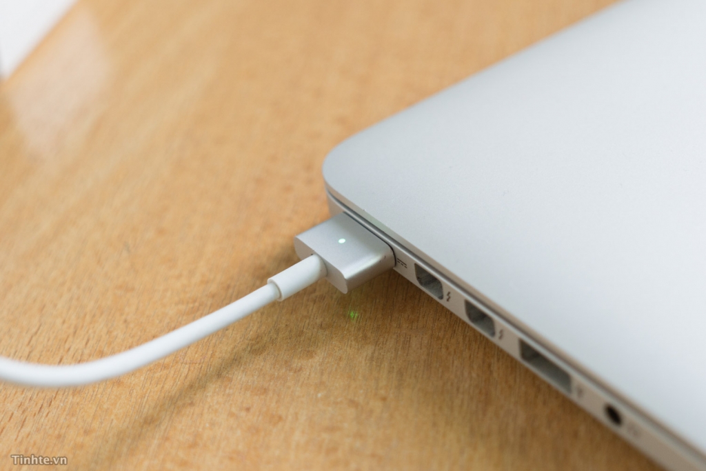 Macbook cũ chính hãng