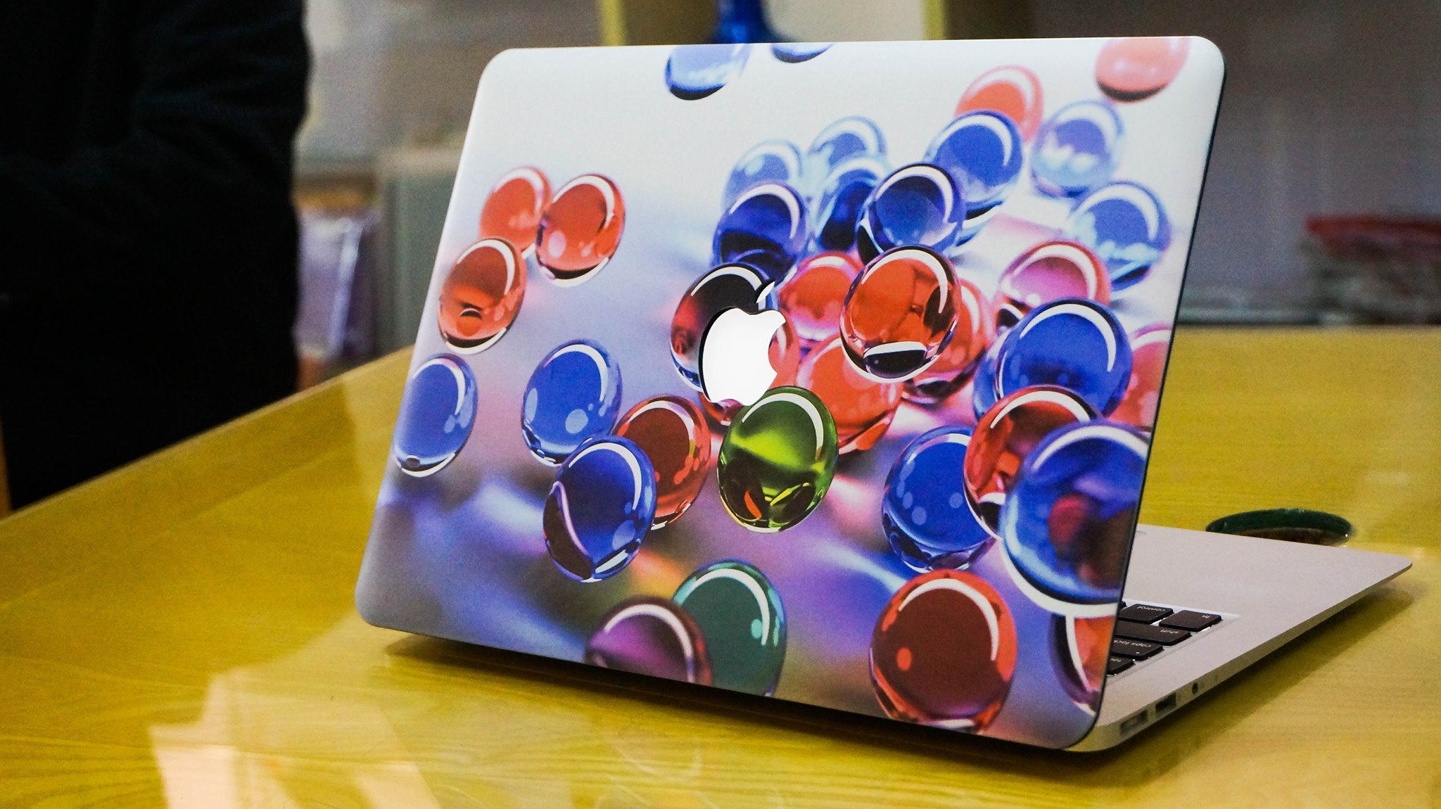 10-phu-kien-macbook-khong-the-thieu