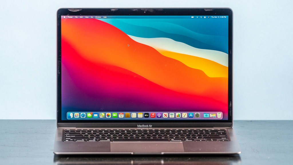 MACBOOK AIR M1: MÀN HÌNH RETINA P3 VÀ LOA CHẤT LƯỢNG CAO