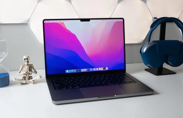 Macbook 14 inch và macbook 16 inch 