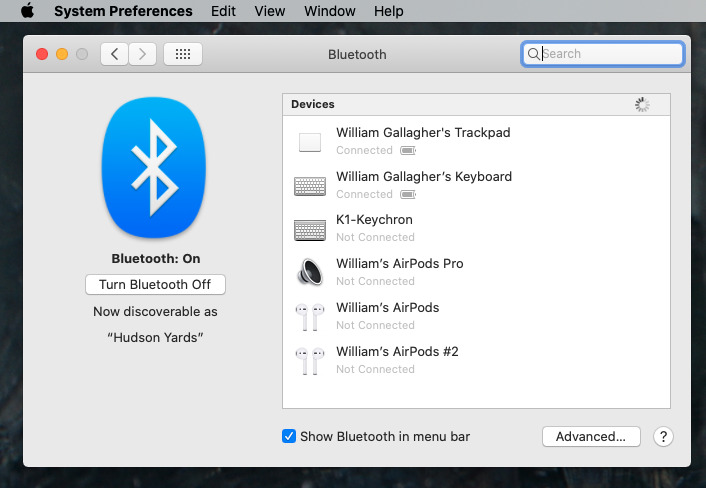 Bước 2: Với máy MacBook, các bạn chọn biểu tượng Apple - > Chọn System Preferences -> nhấn Bluetooth. Sau đó bạn sẽ thấy AirPods trong danh sách thiết bị kết nối.
