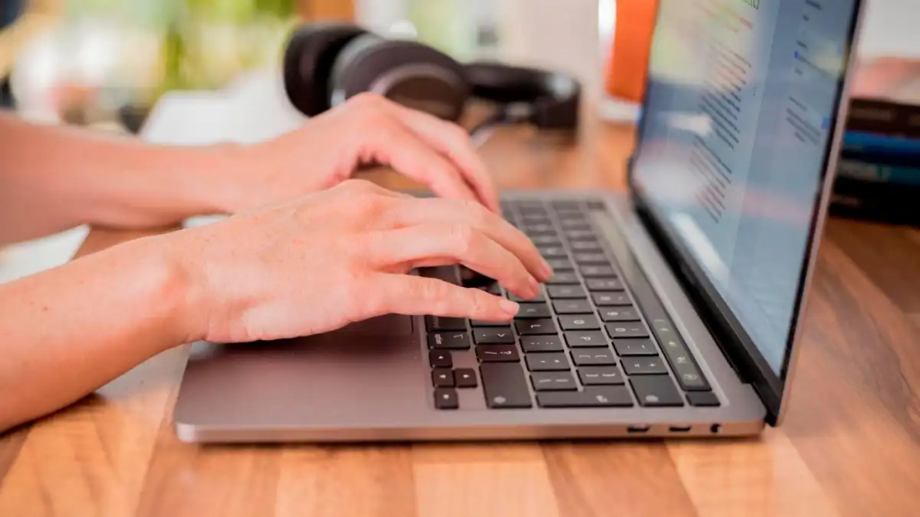Khi nào Macs màn hình cảm ứng ra đời? 