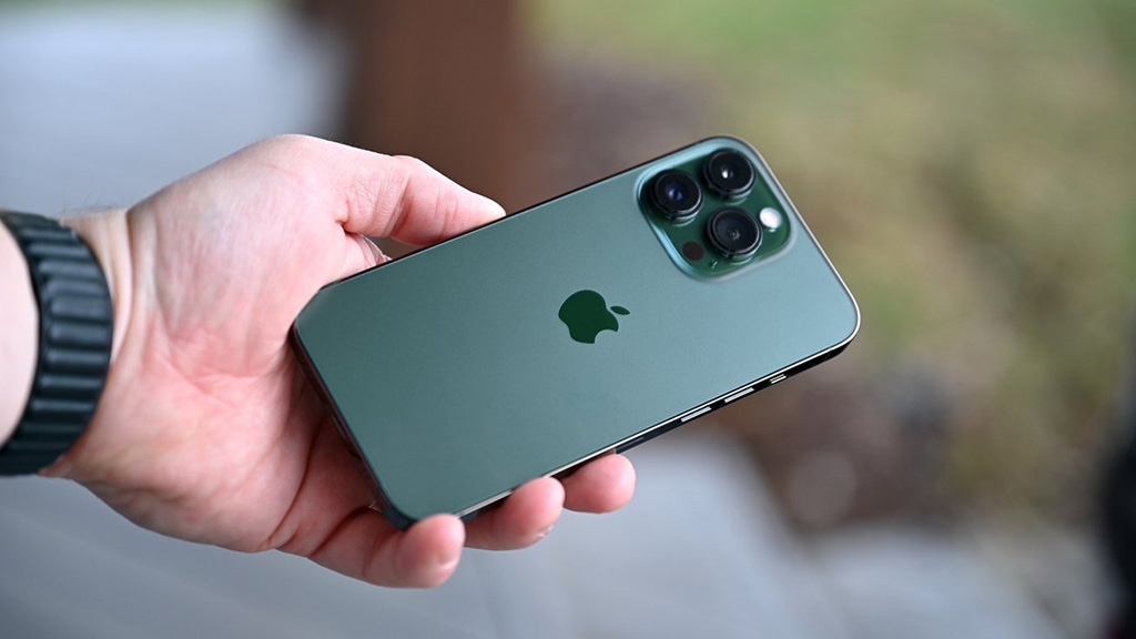 iPhone 13 với 3 camera hiển thị