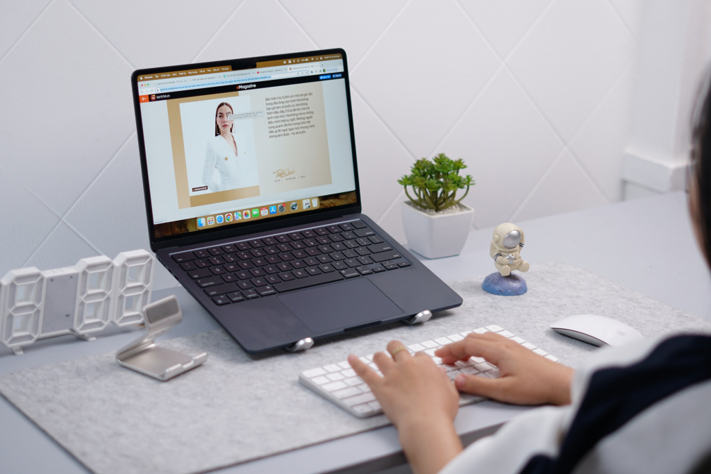 MacBook Air 2022 vs Macbook Air 2019: Thời lượng pin và camera
