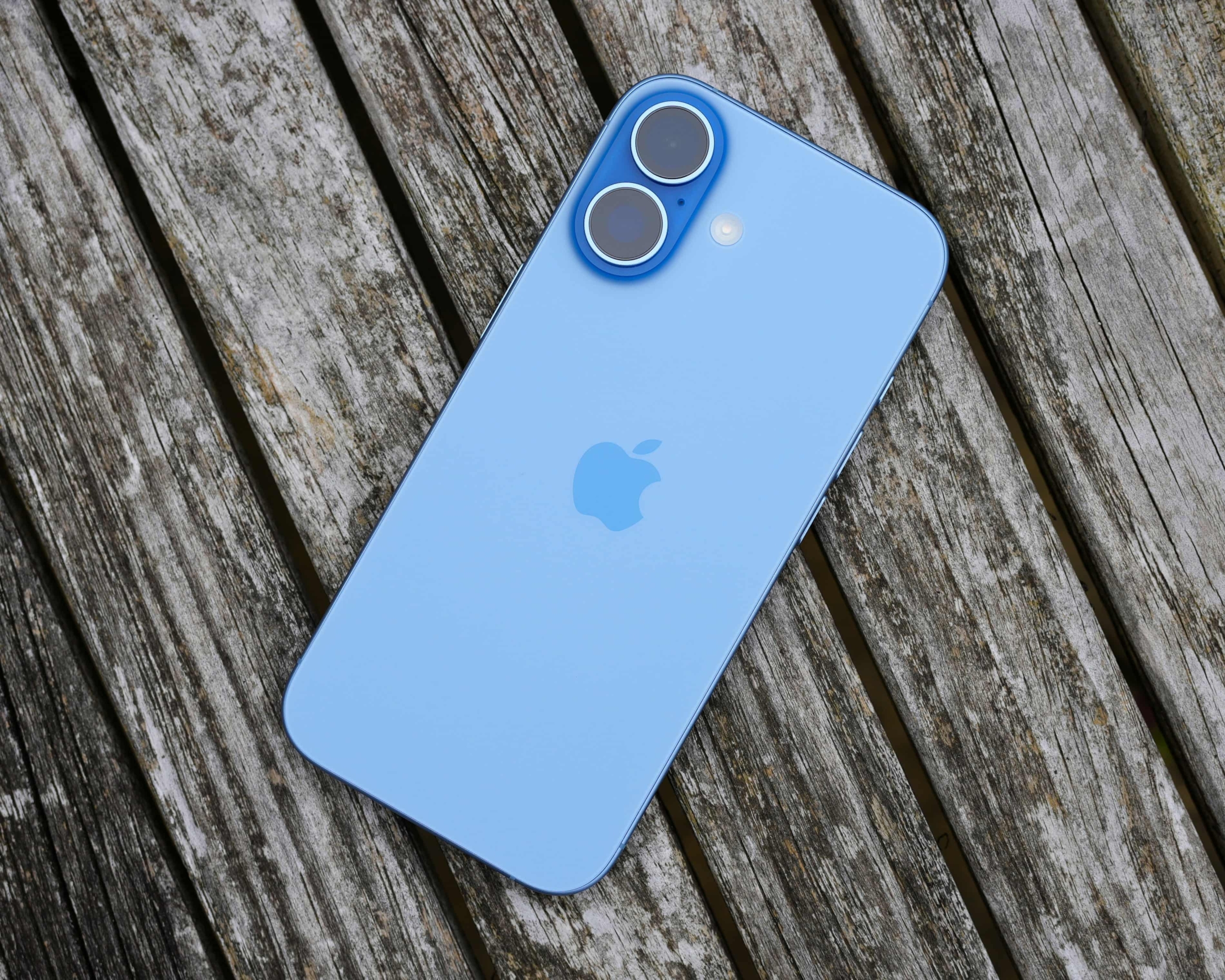 Đánh Giá iPhone 17: Cuối Cùng Apple Đã Chịu Nghe Lời Người Tiêu Dùng